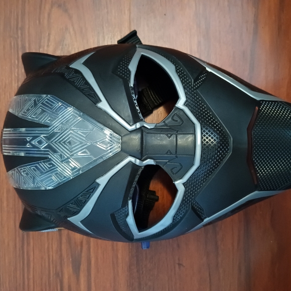 Marvel Black Panther Vibranium Power FX Light Up Mask SR - Picture 5 of 6